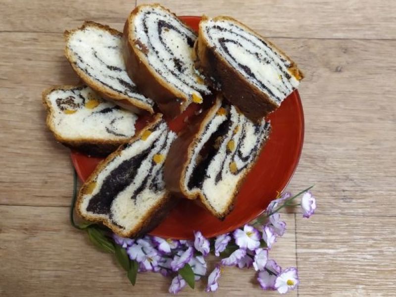 Маковый рулет с курагой