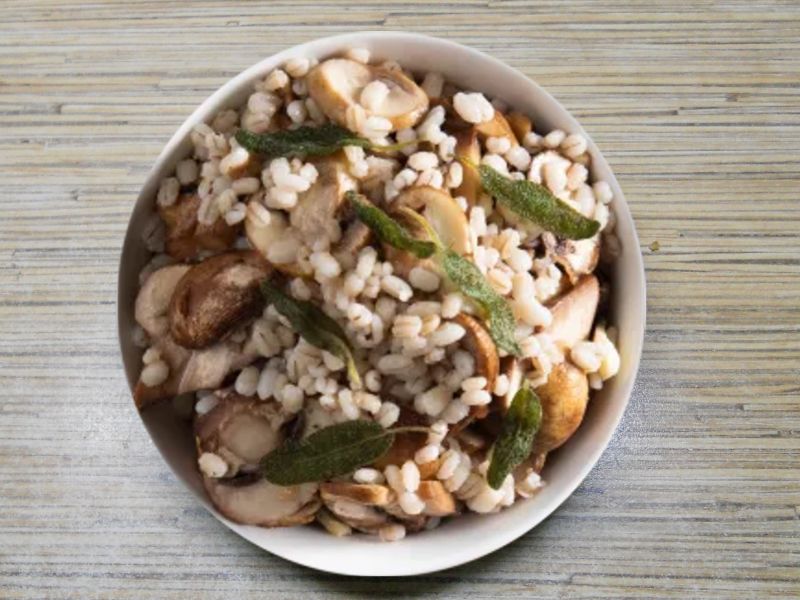 Салат из перловки с грибами