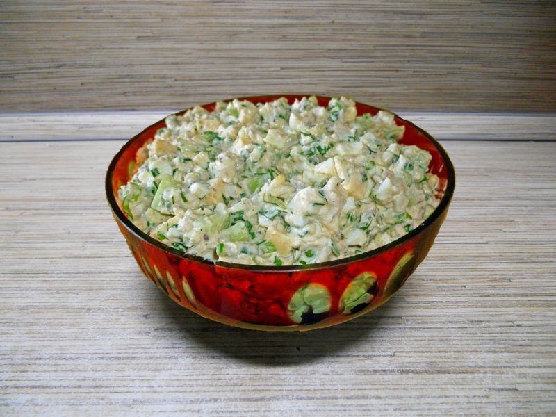 Салат со скумбрией